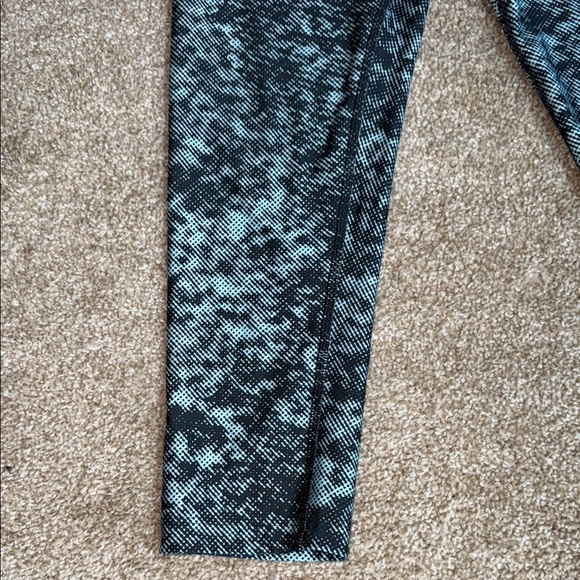 Under Armour Blue and Black Marbled Leggings - Picture 4 of 6